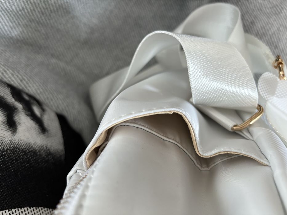 Mochola nova de cor Branca.