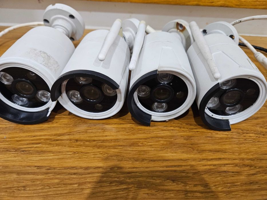 System monitoringu: 4 kamery + dysk 320gb