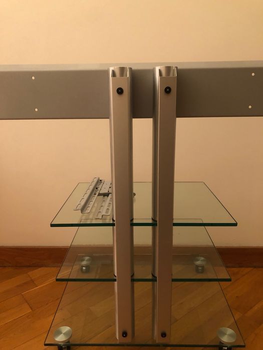 Móvel para TV em vidro transparente temperado