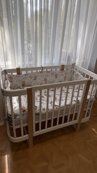 Детяче ліжечко та камод