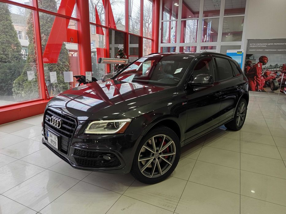 Ефектний та потужний Audi SQ5 2015 року в ідеальному стані доступний у наявності!

Audi SQ5 2015 – преміальний повний привід з бензиновим двигуном 3.0 та автоматичною коробкою передач. Максимальна комплектація повністю обслужена, прошивка Stage 2, нові LED лампи, комплект нової літньої гуми Michelin включений. Відмінний варіант для любителів динамічного та комфортного автомобіля!

Характеристики авто:
- Рік випуску: 2015
- Пробіг: 108 000 км
- Кузов: SUV, 5 дверей, 5 місць
- Двигун: бензин, 3.0 л
- Коробка передач: автомат
- Привід: повний
- Колір: сірий металік
- Лакофарбне покриття: як нове

Стан авто:
- Оригінальна SQ5
- без пошкоджень, без ДТП
- Ідеальний технічний стан, повністю обслужений

Безпека:
- Центральний замок, іммобілайзер, сигналізація
- ABS, ESP, ASR, VSM, BAS/EBD
- Контроль сліпих зон та смуги руху
- Допомога при старті/спуску
- Контроль тиску в шинах
- Система кріплення IsoFix
- Датчики втоми водія та проникнення в салон
- Подушки безпеки водія, пасажира, бічні та шторки, коліна водія

Комфорт та управління:
- Клімат-контроль, адаптивний круїз, мультирежим руху
- Панорамний люк, запуск кнопкою, безключовий доступ
- Мультифункціональне рульове колесо з підігрівом та пам'яттю положення
- Електропривод та складання дзеркал, обігрів дзеркал та лобового скла
- Електронна панель приладів, підрульові пелюстки, електропривод кришки багажника.

Салон та оптика:
- Шкіряний салон, регулювання сидінь по висоті, пам'ять положень
- Передні та задні електросклопідйомники
- Ксенон/біксенон, датчики світла, омивач фар
- Парктронік передній/задній, задня камера, система автоматичного паркування

Зв'яжіться з нами, щоб придбати Audi SQ5 2015 або отримати детальну інформацію!
