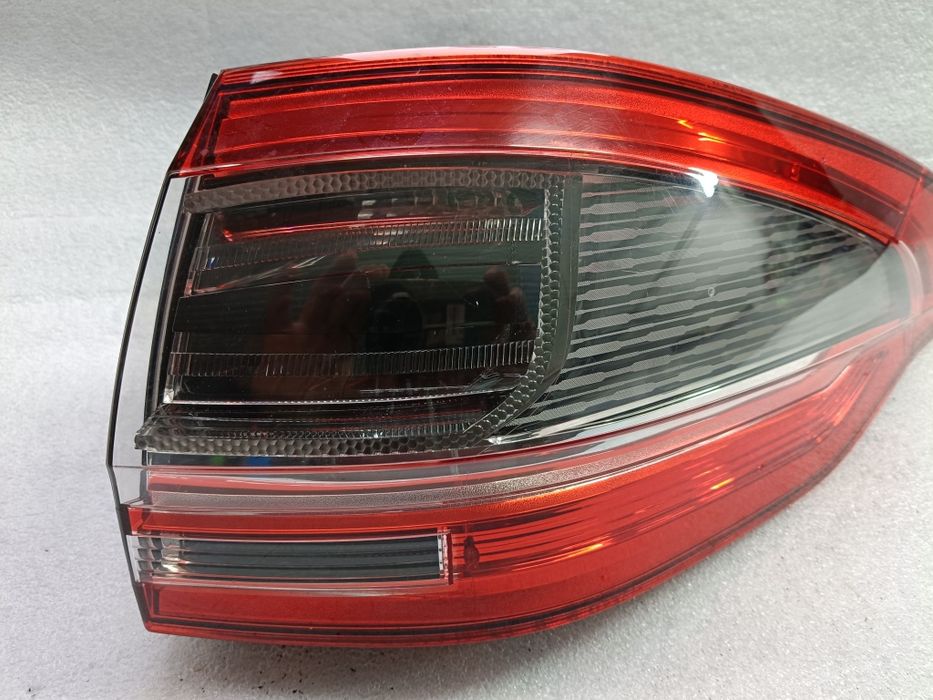Lampa prawy tył prawa tylna Ford s Max lift karoseryjna