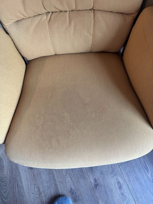 Cadeiroes amarelos do Ikea