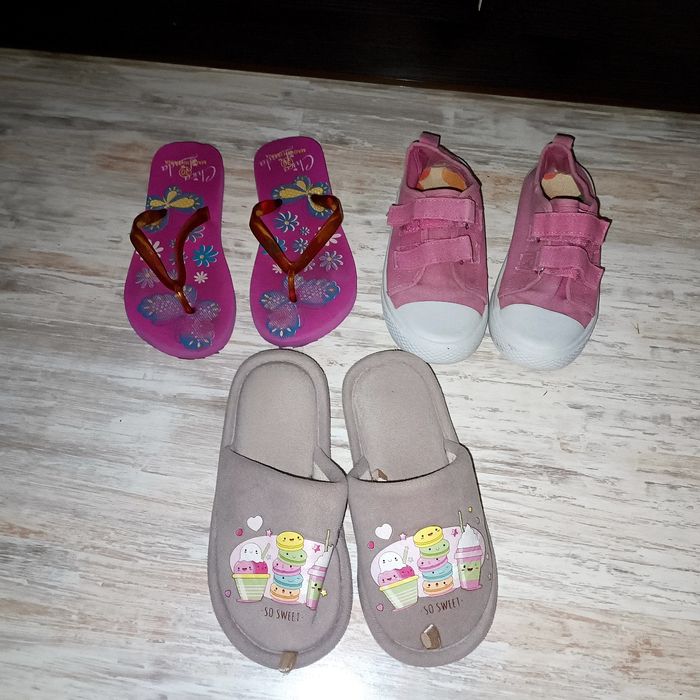 Віддам речі р. 122 та взуття 28р.