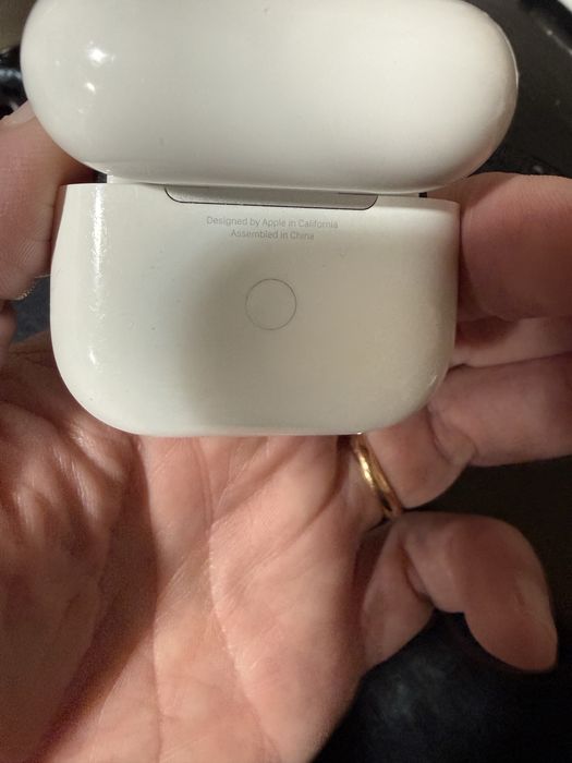Apple airpods  originais, o fone esquerdo não carrega