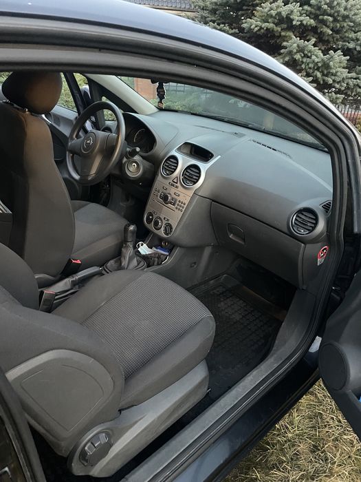 Opel Corsa D czarny metalik 2011