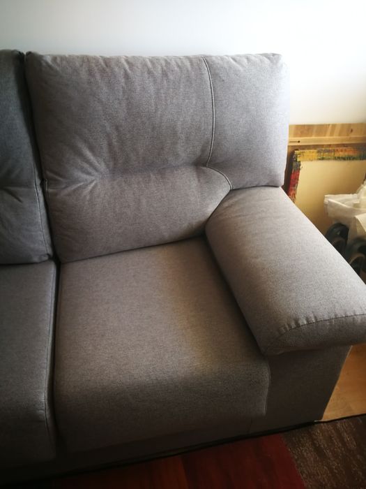 Sofa cinza claro 2 lugares