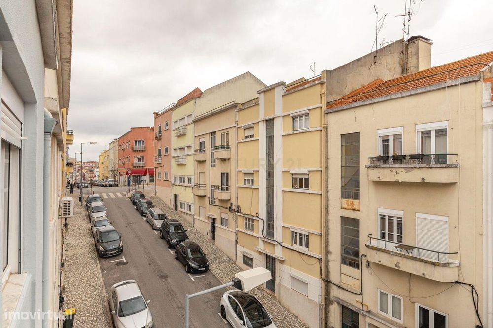 Apartamento T2, totalmente renovado.