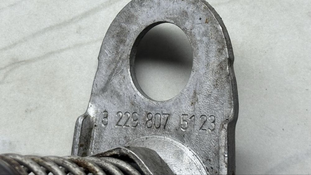 Пружина Капоту БМВ Е46 Е53 Замок Верхній Шток Капота BMW Пружини капот