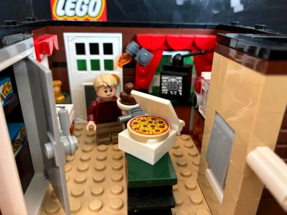 LEGO Ideas 21330 Kevin sam w domu