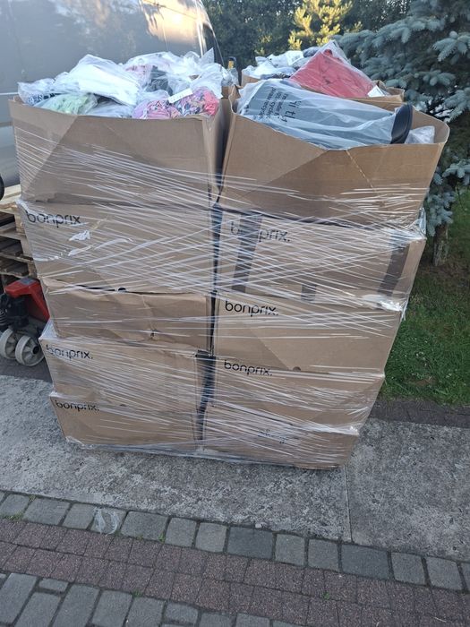 Sprzedam Ubrania / cale palety badź boxy