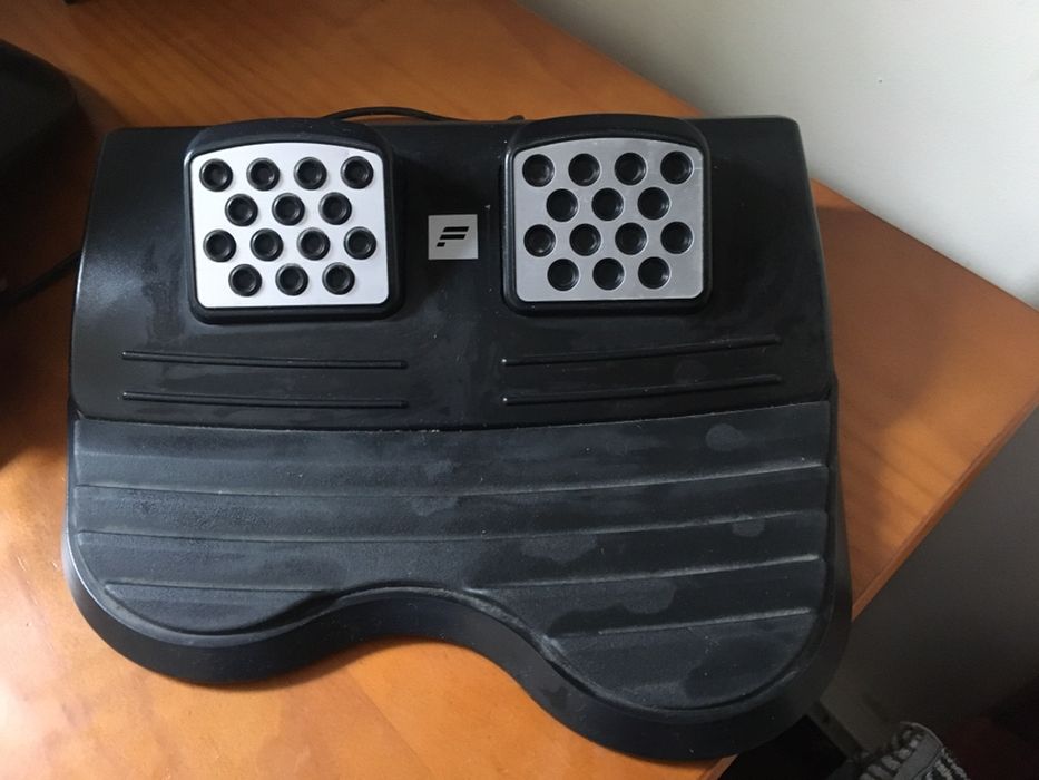 Volante e pedais Fanatec Speedster 2