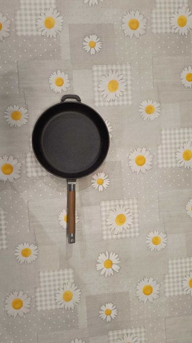 Żeliwny garnek do pieczenia, biol