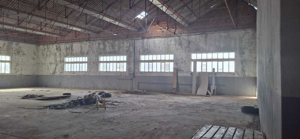 Pavilhão industrial / Armazém