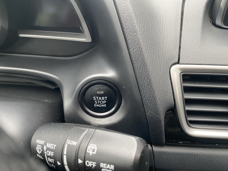 Мазда 3. 2015г. 2.0л