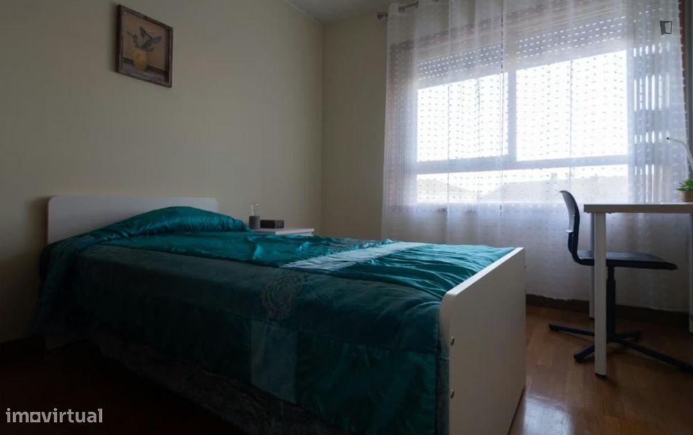Quarto - localizado em Paranhos Porto