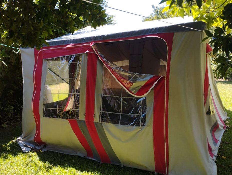 Vende-se atrelado-tenda.