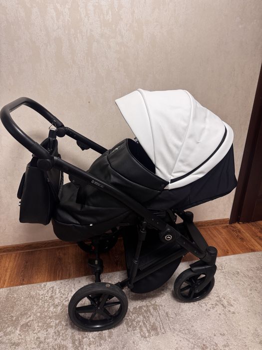Продам дитячу коляску adamex mobi air