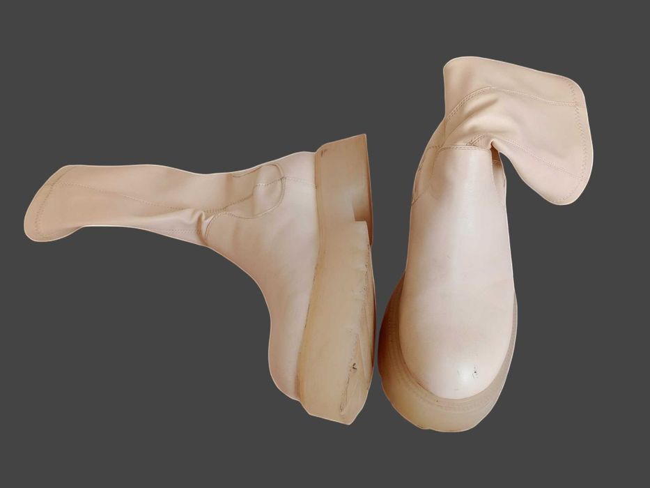 buty, botki, kozaki z grubą masywną podeszwą