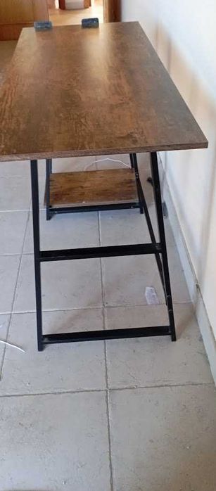 Secretária Pouco Uso em Perfeito Estado