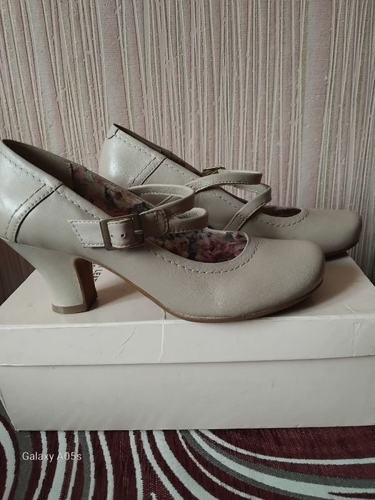 Шкіряні туфлі бренду HOTTER(Англія) 37.5р