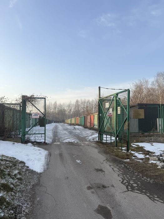 Garaż murowany na terenie zamknietym