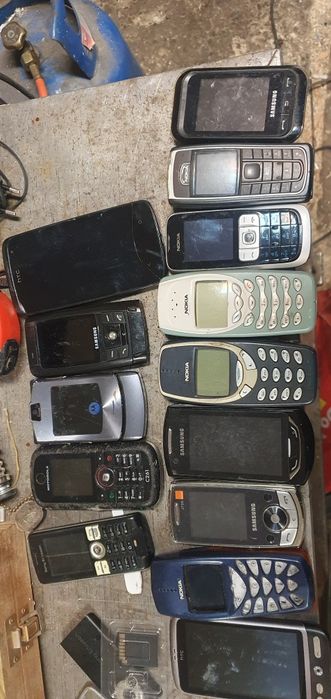 Stary  telefon  nokia