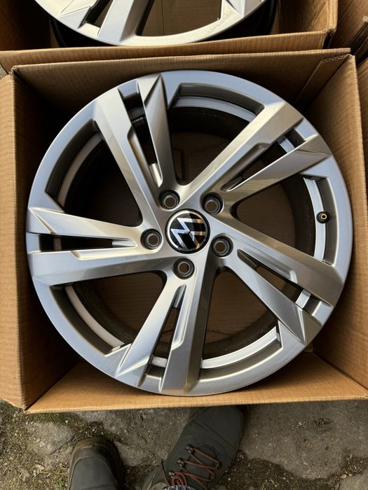 Felgi 17 cali VW T-roc 2GA Golf 6 7 8 oryginał jak NOWA