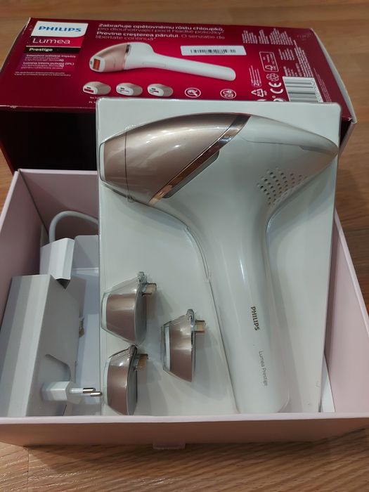 Фотоепілятор Philips Lumea Prestige BRI956 (4 насадки, SenseIQ)
