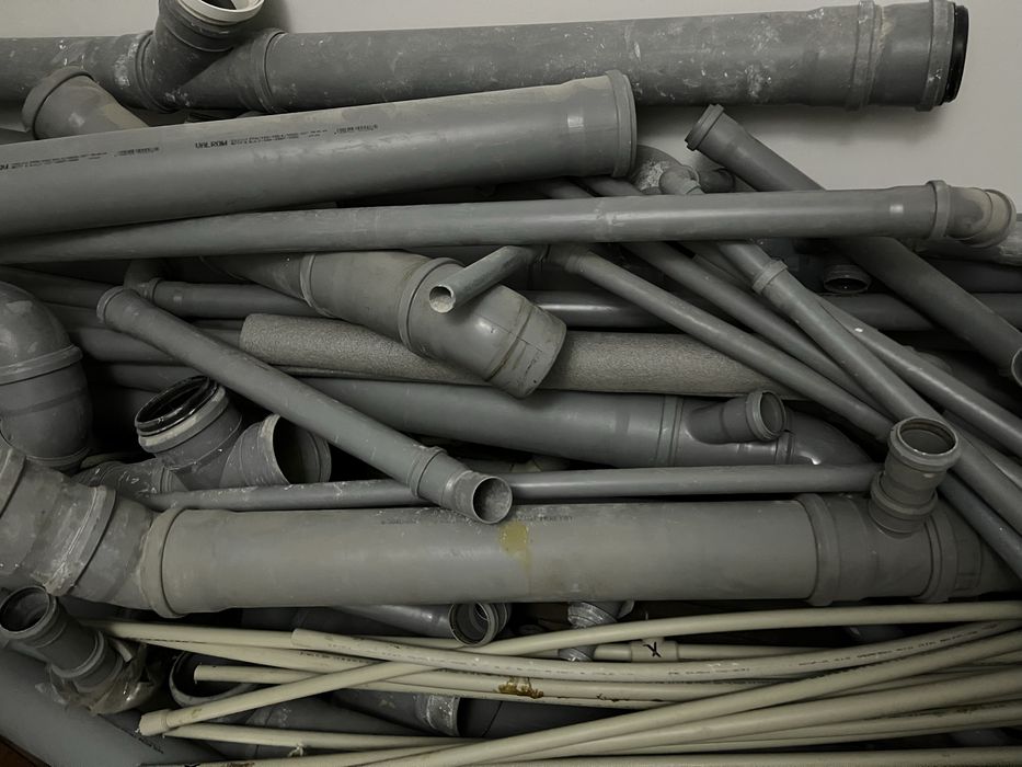 Трубы пластиковые канализационные.