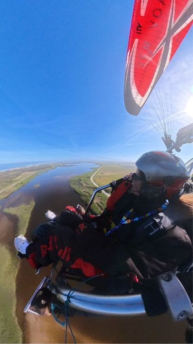 Voo de paramotor pelas praias de aveiro