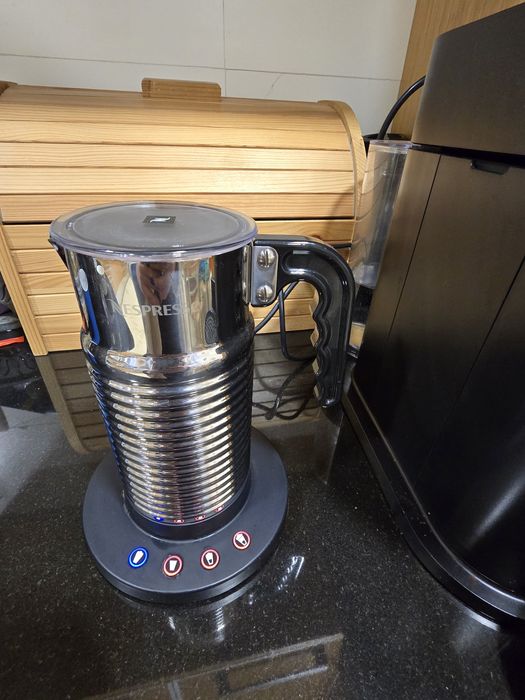 Nespresso Vertuo Next Black e Aeroccino 4