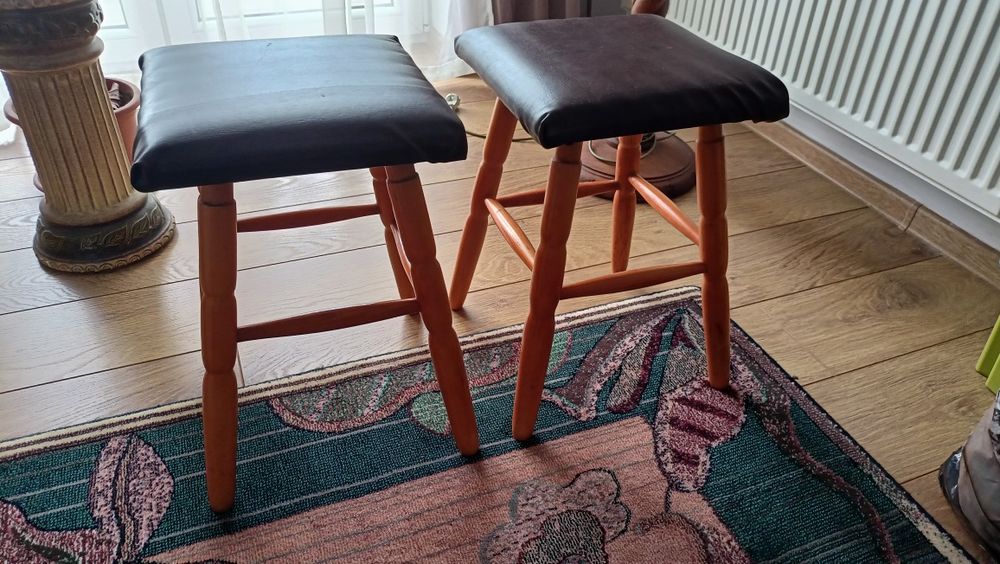 Taboret stołek drewniany