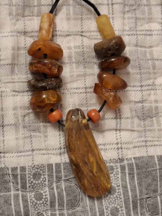 Naszyjnik bursztynowy.