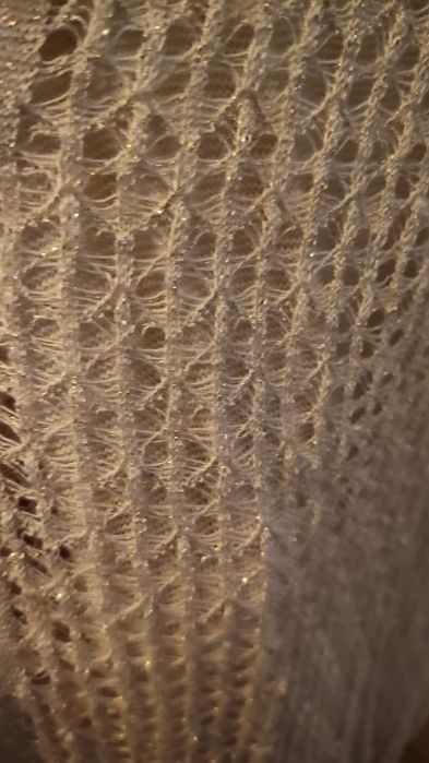 Vestido bege, tipo crochet