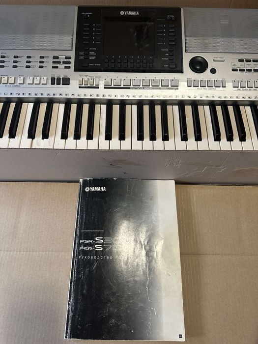 Продам синтезатор YAMAHA PSR S900