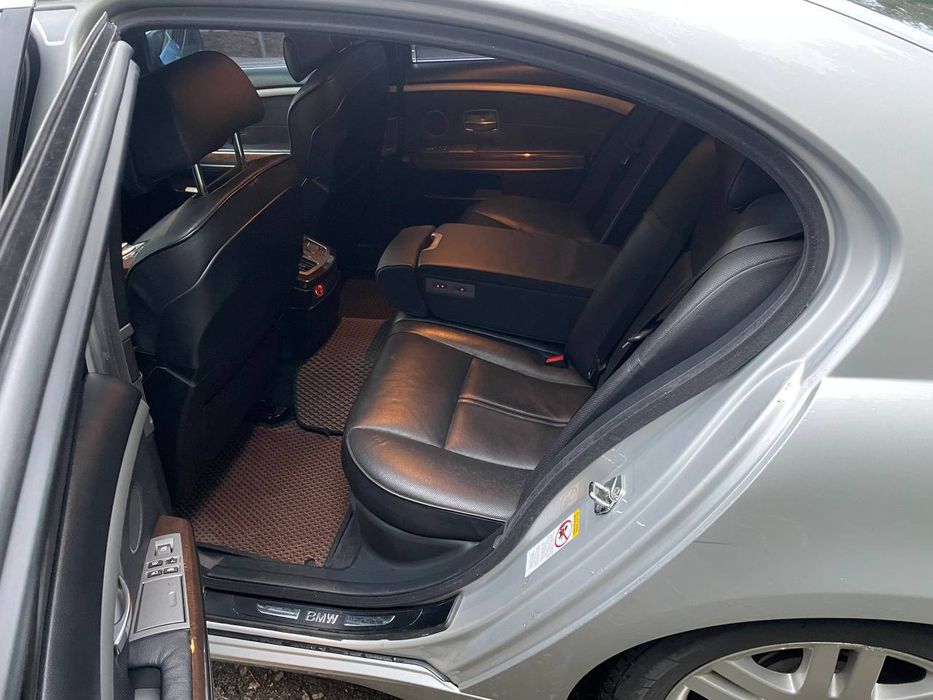 BMW 730i 2003рік газ/бензин