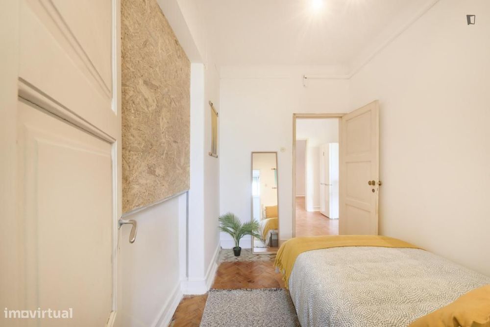 Quarto - localizado em Alvalade Lisbon