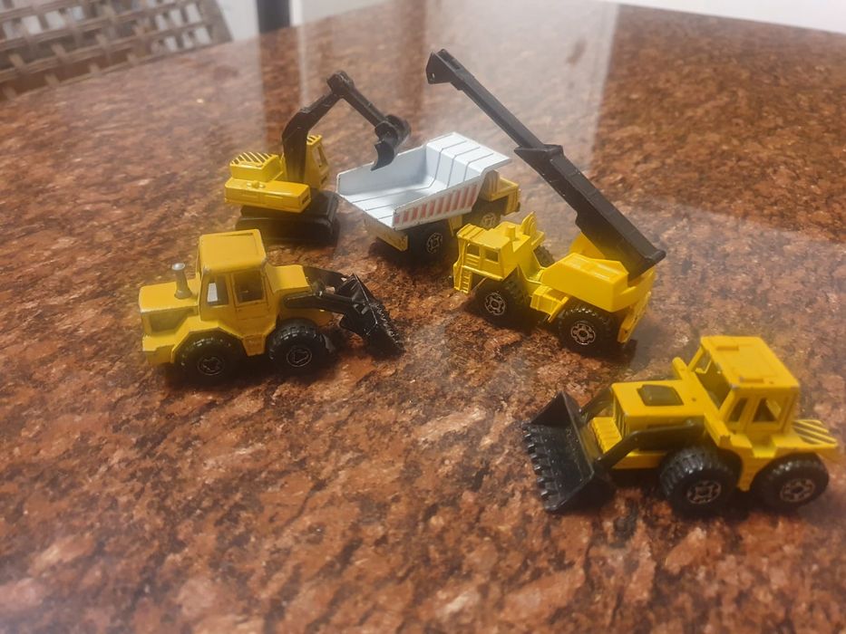 1:64 Matchbox Resoraki