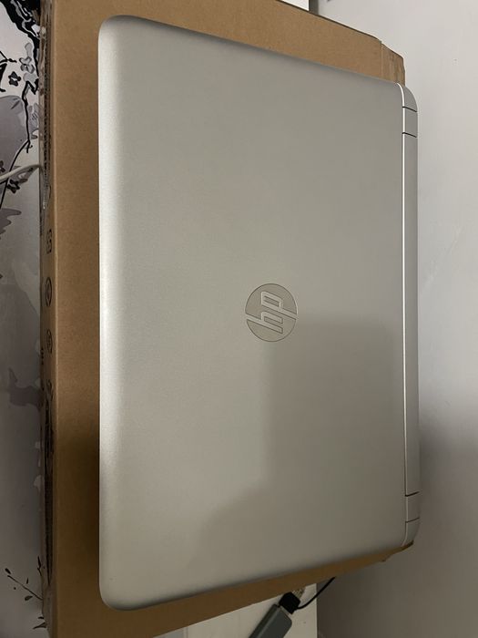 Notebook na caixa muito conservado