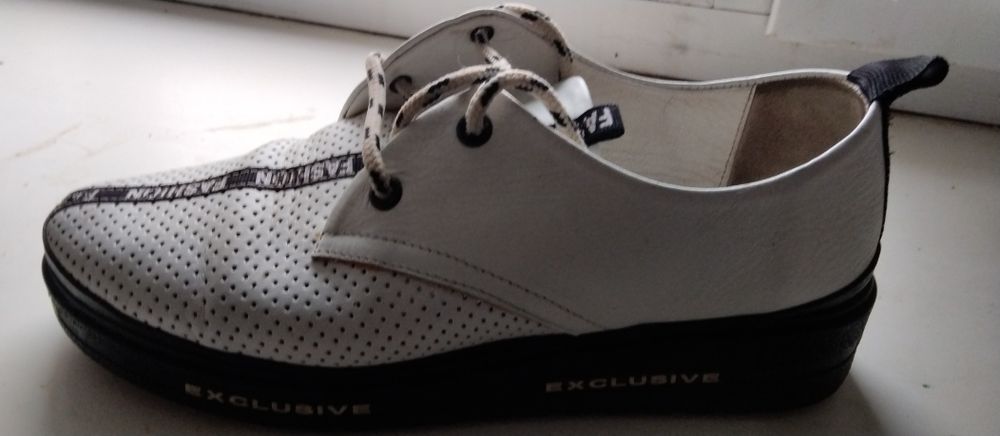 Продаеться кросовки