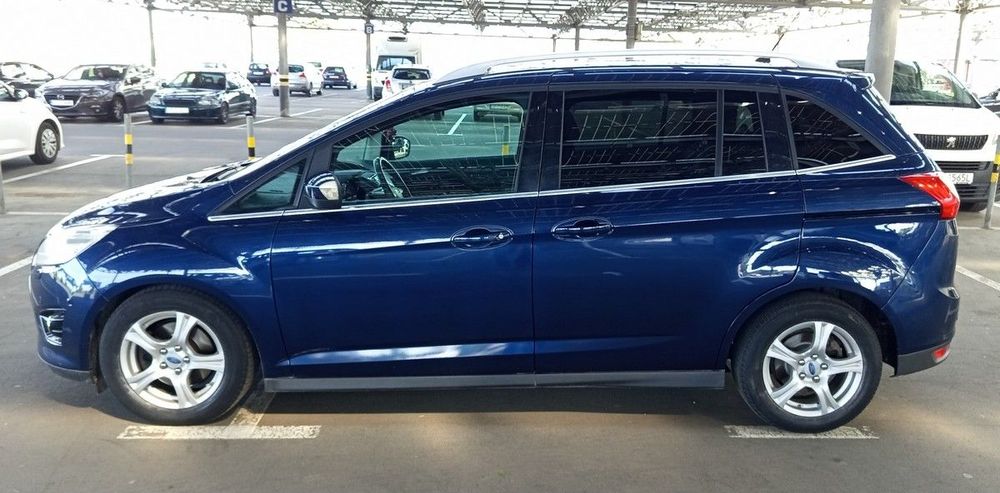 Ford Grand C-MAX benzyna 1,6 sam parkuje  raport Carvertical plus  koła zimowe