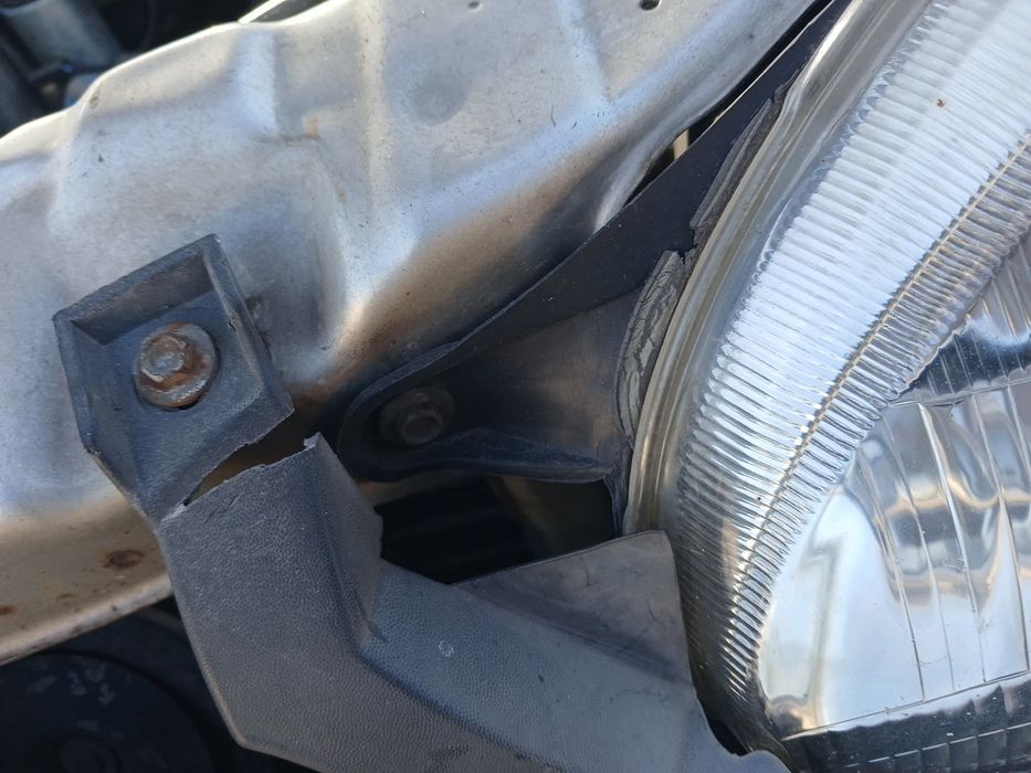 Ótica / farol esquerda OPEL Corsa B