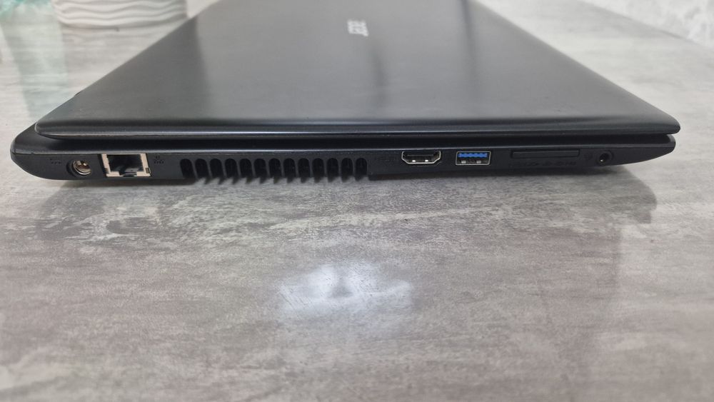 Ноутбук Acer v5-551g