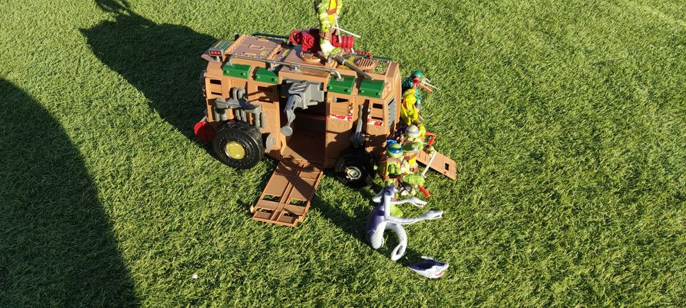 Camião + 5 tartarugas ninja + 1 inimigo