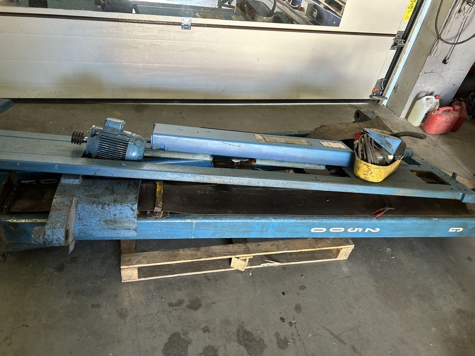 Podnosnik dwukolumnowy 2.5 t