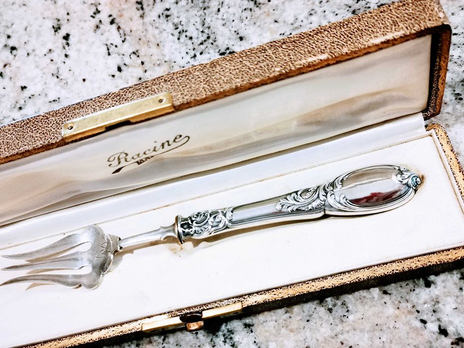 Вилка для закусок серебро Франция