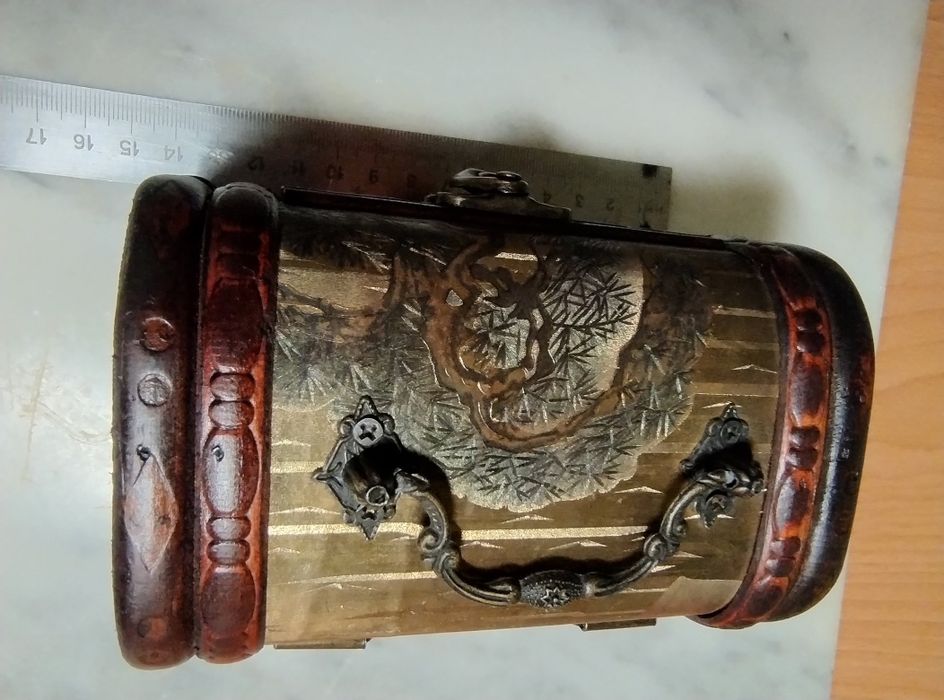 Продам шкатулку сундучок.