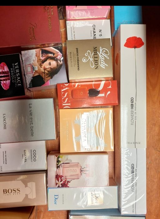 Perfumy różnych firm