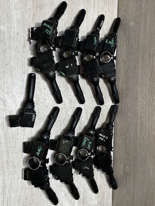 Підрульовий перимикач гітара Toyota Auris Yaris Avensis Aygo